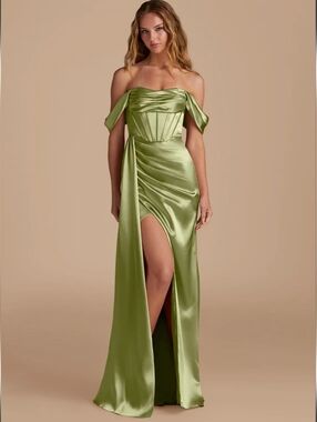 Elegant Green Off-Shoulder Evening Dress